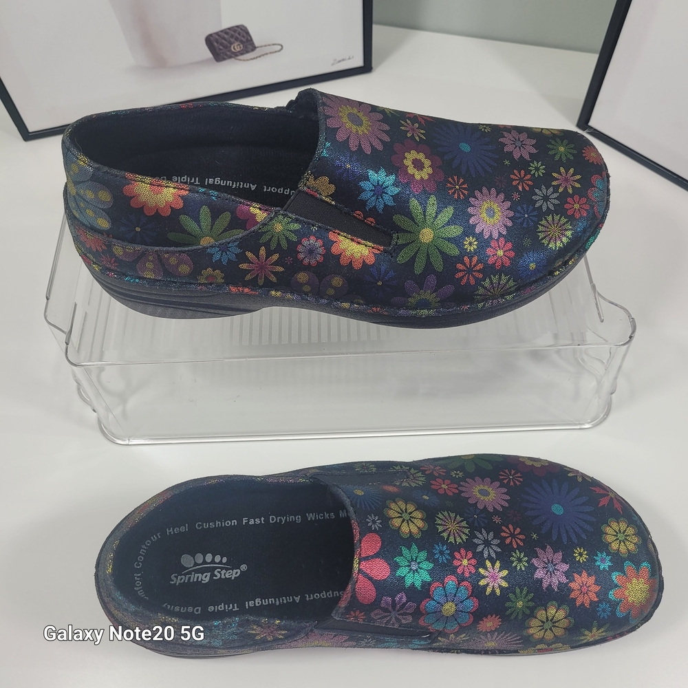 Spring Step Multicolor Floral Mules - Picture 5 of 10